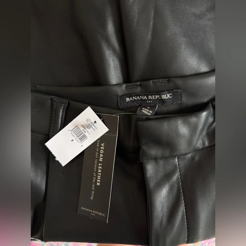 NWT Banana Republic Black High Waist Faux Leather Shorts size Small - Picture 4 of 4